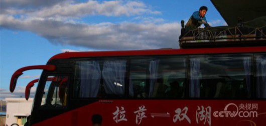 拉萨捎信：西藏县县通柏油路即将实现