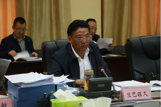 旦巴旺久主持召开2019年行署第8次专员办公会
