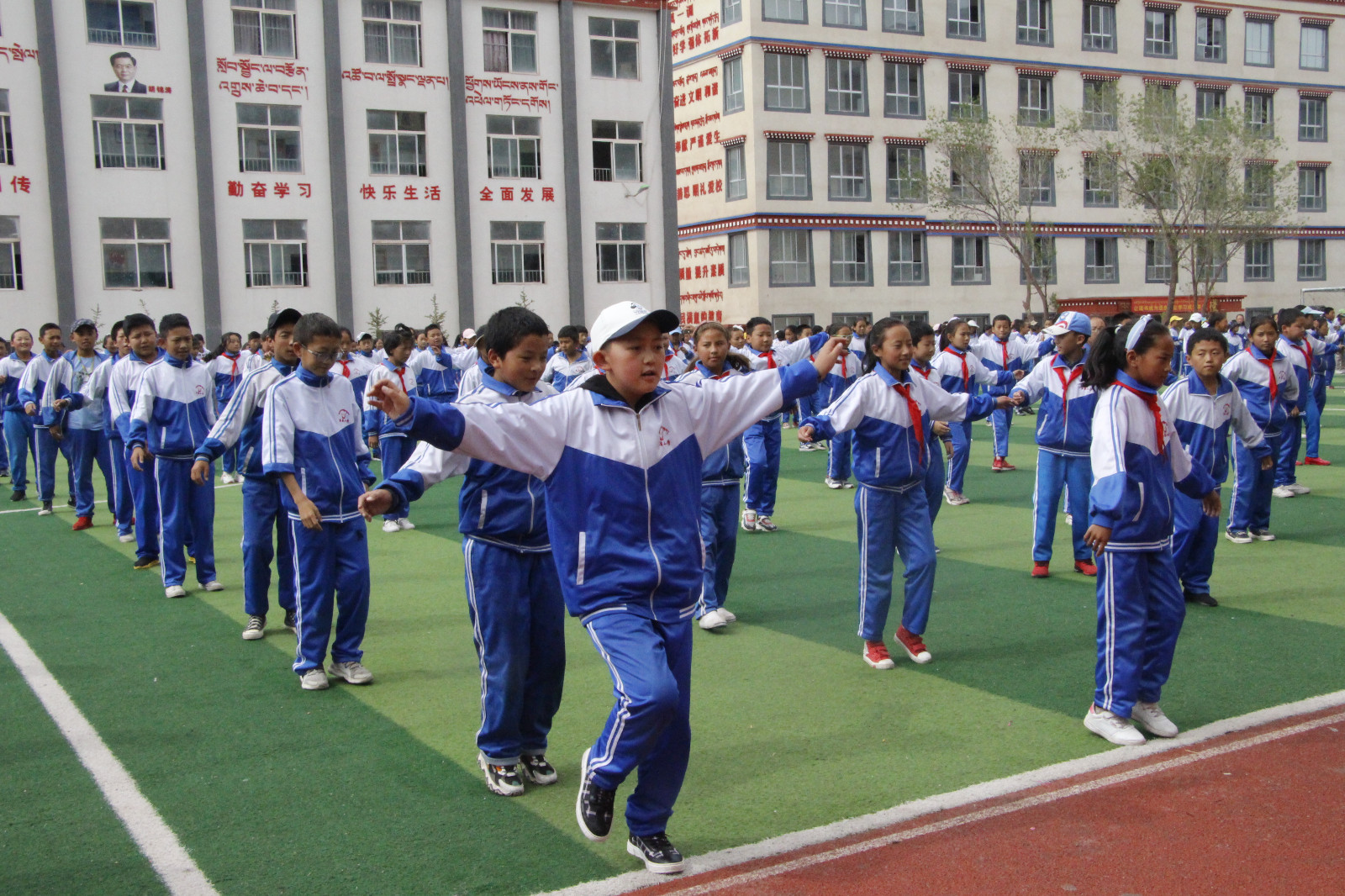 察雅县教育教学工作综述桃李芬芳载梦远航