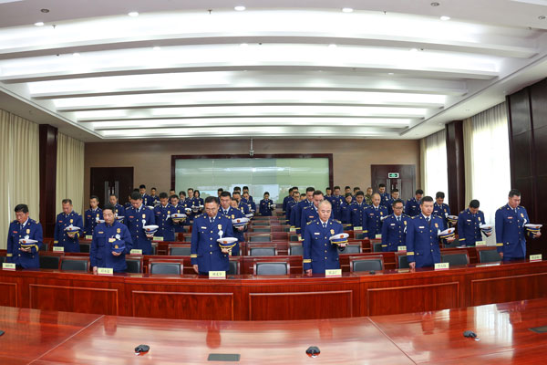 西藏森林消防队伍沉痛悼念四川木里火灾牺牲烈士